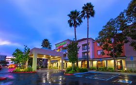 Courtyard By Marriott Oakland Airport