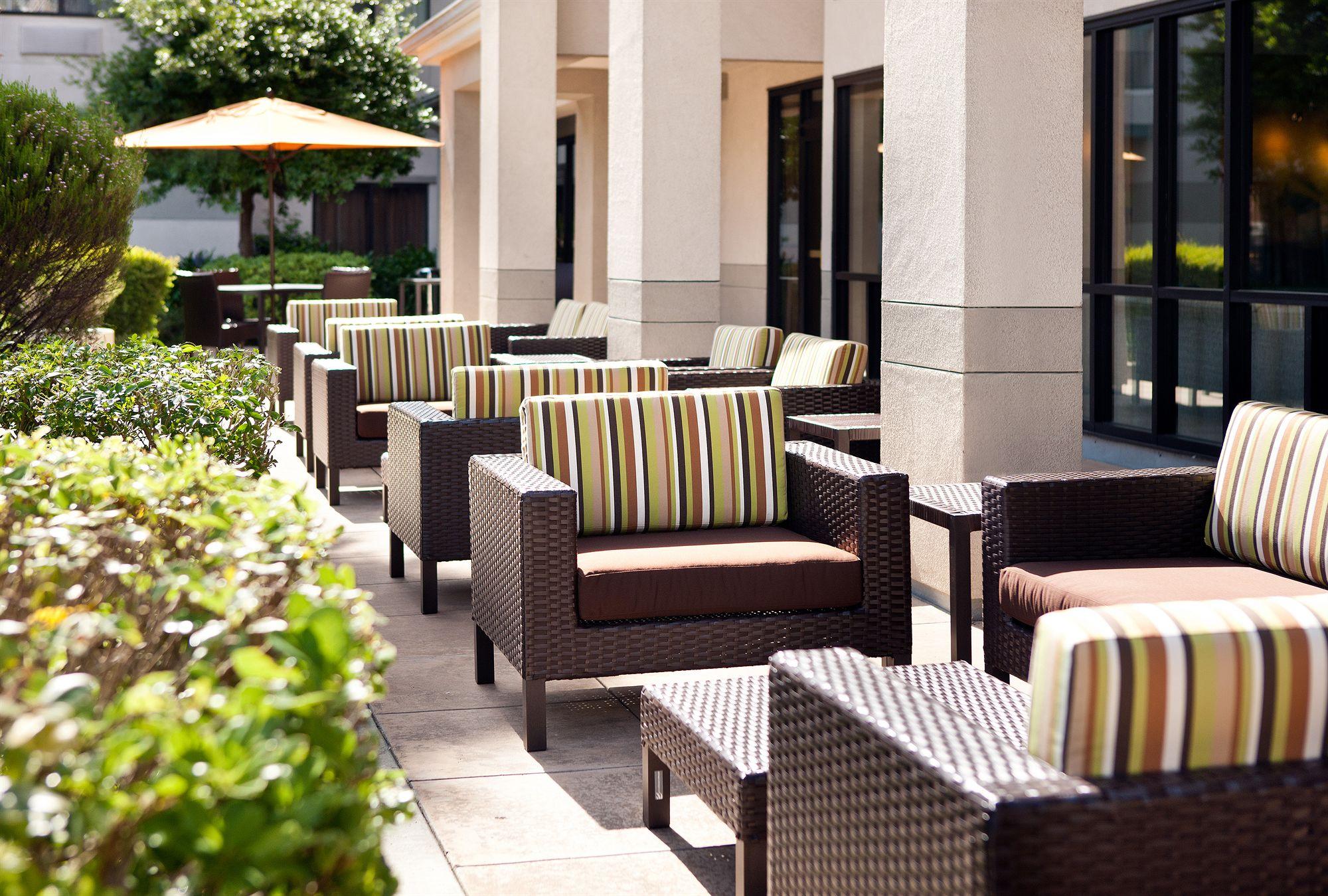 Hotel Courtyard By Marriott Oakland Airport Exterior foto