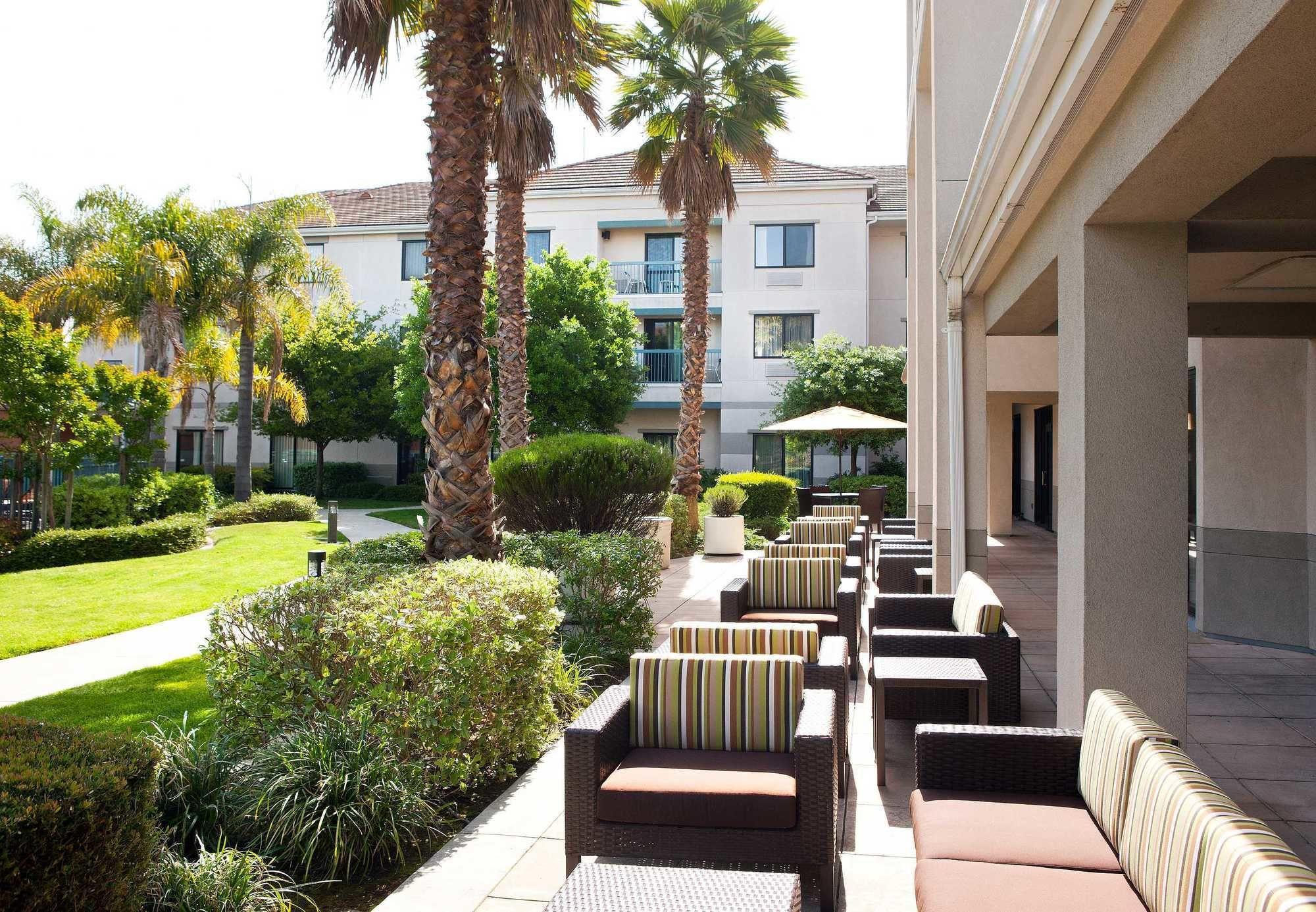 Hotel Courtyard By Marriott Oakland Airport Exterior foto