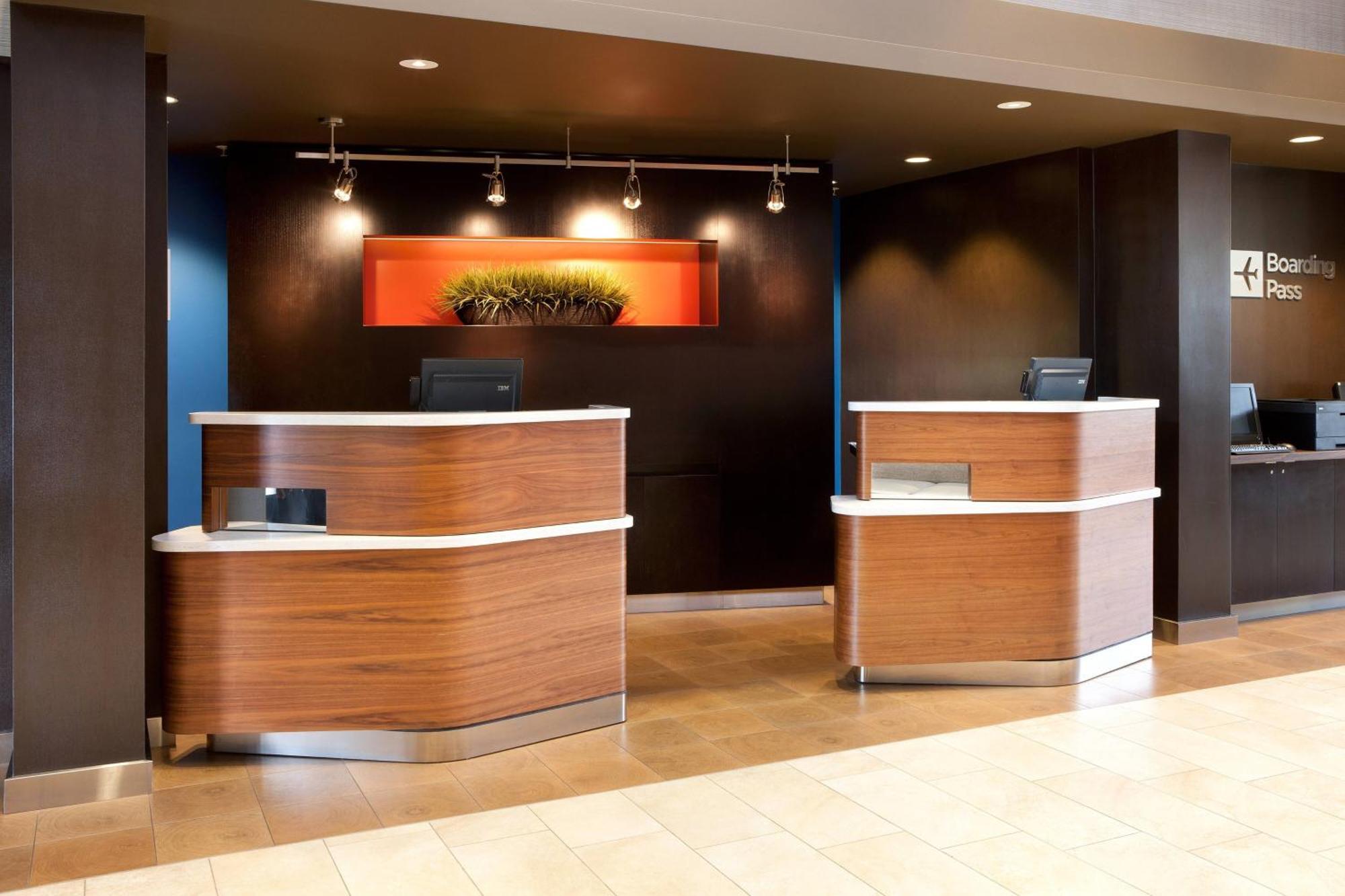 Hotel Courtyard By Marriott Oakland Airport Exterior foto
