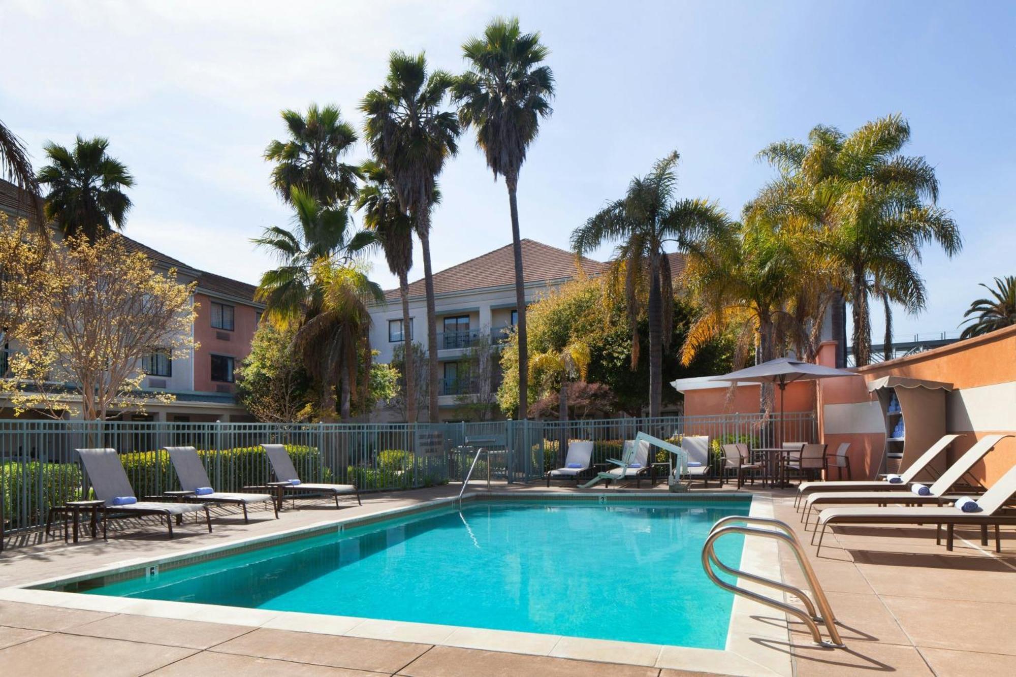 Hotel Courtyard By Marriott Oakland Airport Exterior foto
