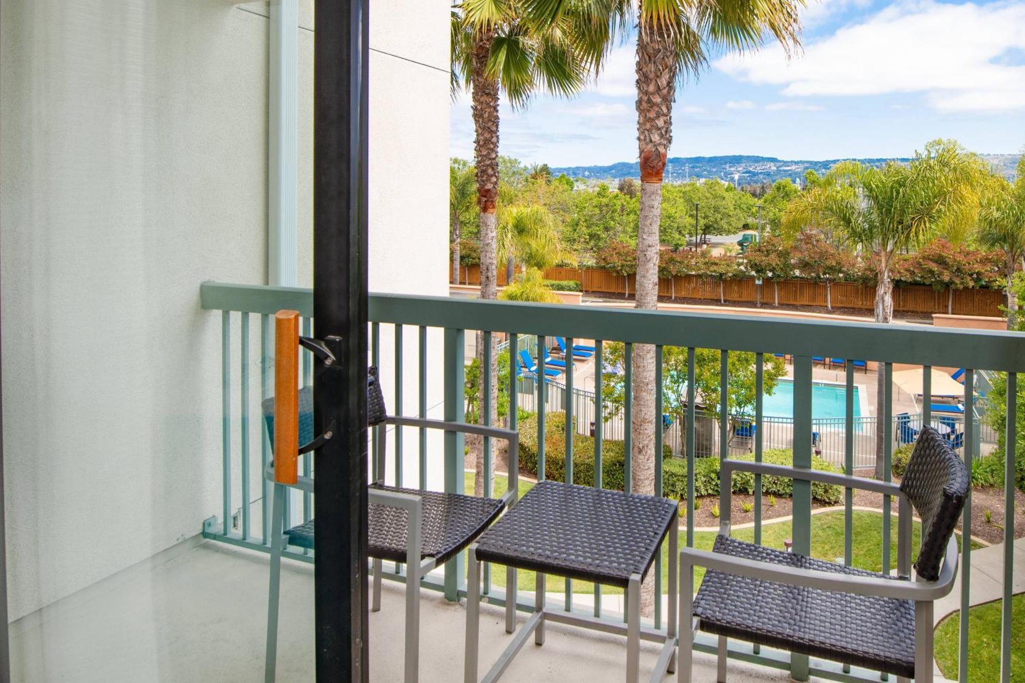 Hotel Courtyard By Marriott Oakland Airport Exterior foto