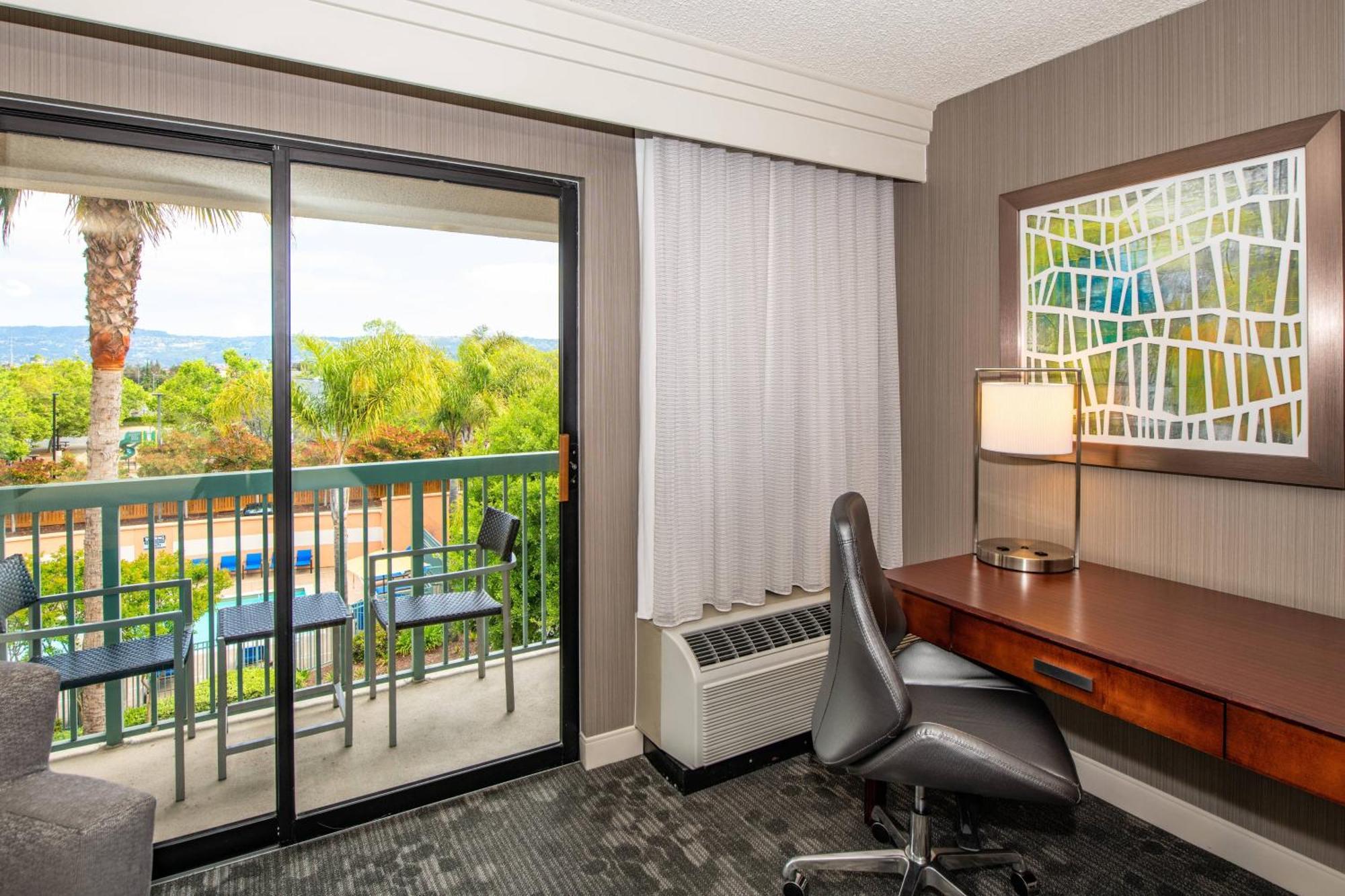 Hotel Courtyard By Marriott Oakland Airport Exterior foto